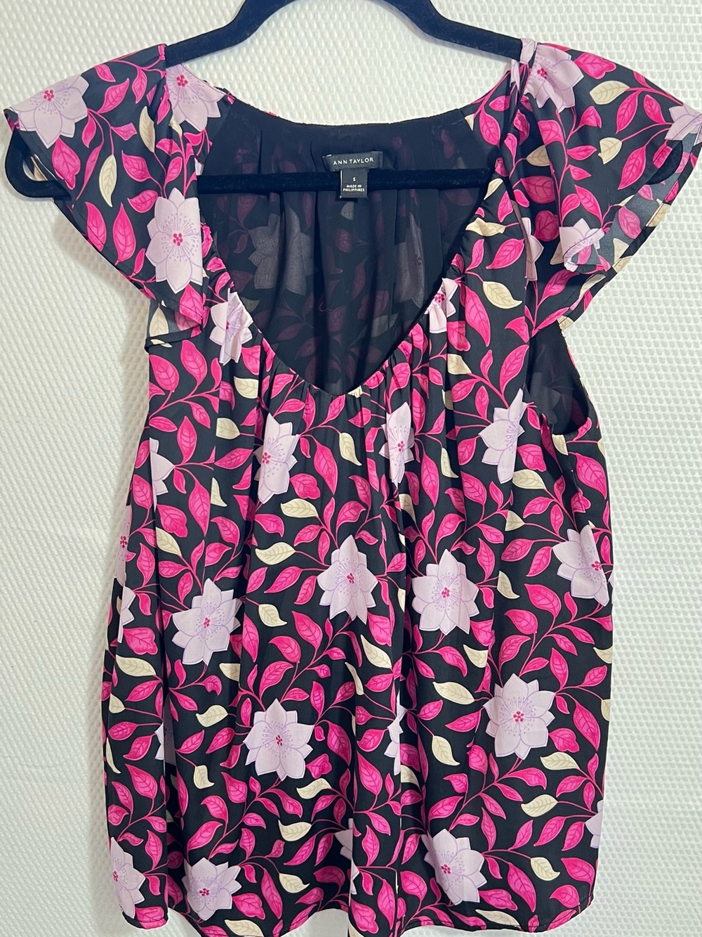 Ann Taylor Black Floral V-Neck Flutter Sleeve Blouse
